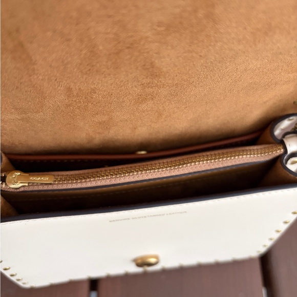 Coach Beat 18 - Picture 3 of 4